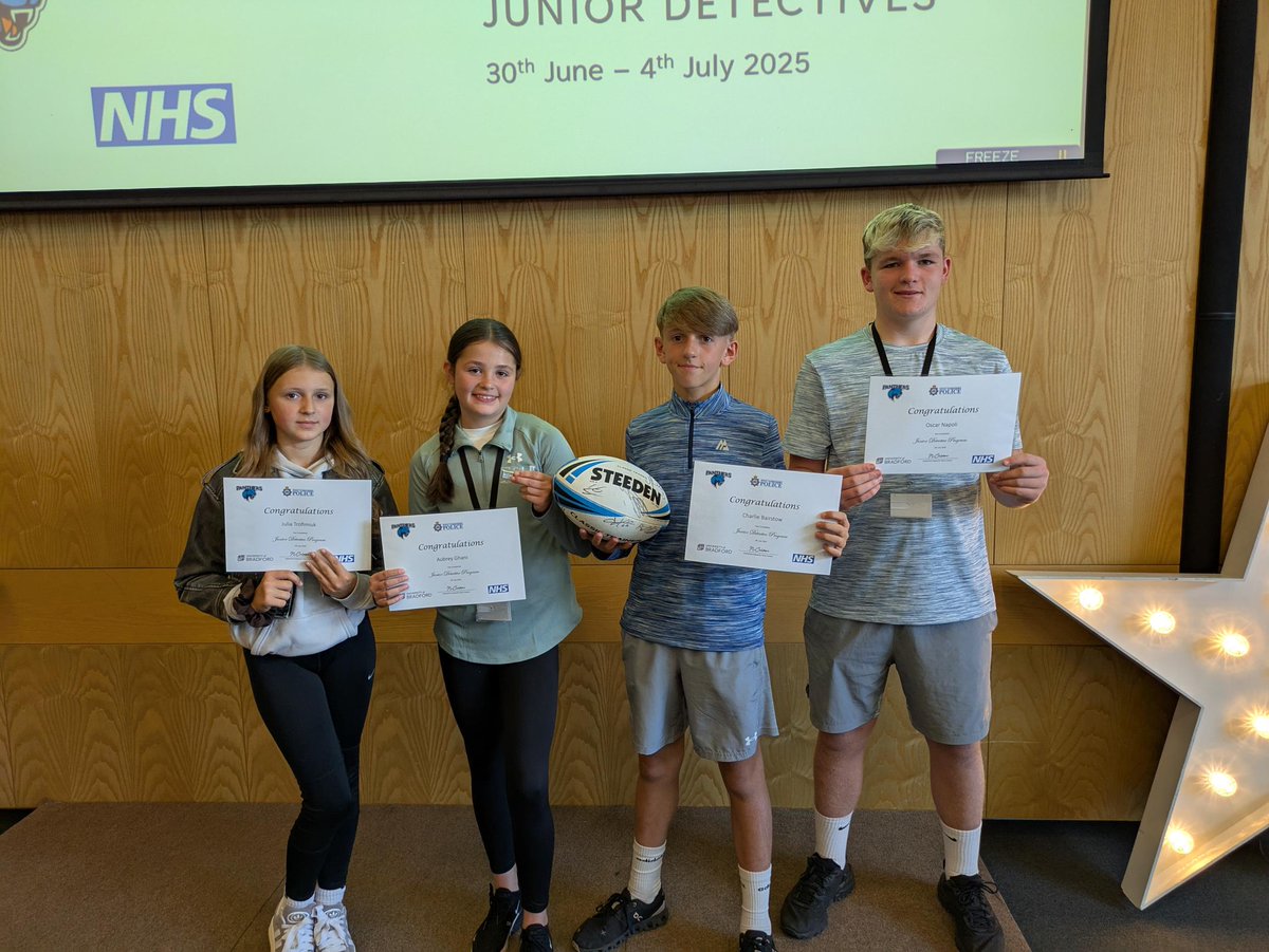 TrinityAcademyH's tweet image. Well done to Aubrey, Julia, Oscar and Charlie from Year 8 who completed their Junior Detectives Workshop last week. 🕵️‍♀️They had a great time testing for DNA, questioning a suspect and then headed to Bradford Crown Court to observe a mock trial👮‍♀️#FutureDetectives 👨‍🔬