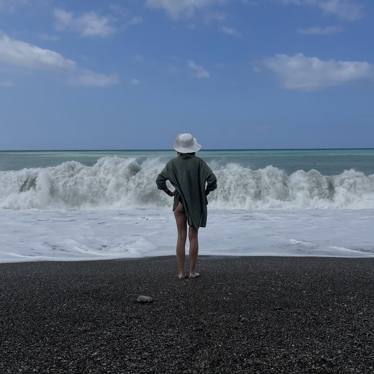 я споживаю йод замість вечері
хай почекає ваше мистецтво

а ще запускаю новий збір на невеличку суму, допомагаю зібрати на пікап для 142 ОМбр send.monobank.ua/jar/6mcNv5HQiM