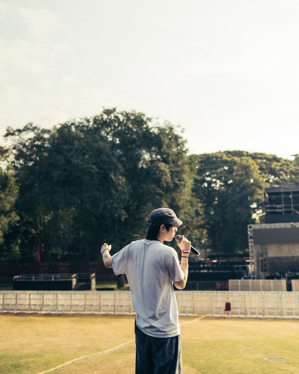 myfavoriteonlyu's tweet image. 250704-0705 zumazuhal IG post
#Prambananjazz 사진 작가님 작품
#eaJ1EP #eaj1
분위기 좋고 너무 잘생김
instagram.com/p/DL13uK8RajL/…