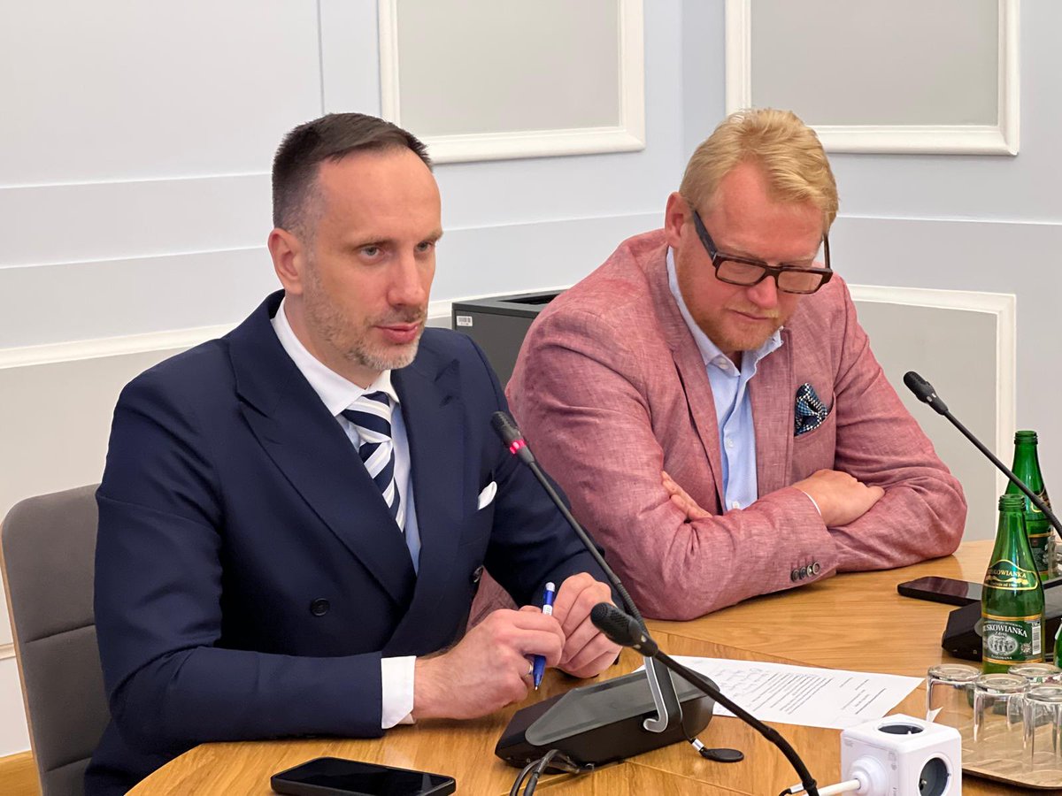 Proste Podatki (@podatkiproste) on Twitter photo 📍Dziś odbyło się posiedzenie Parlamentarnego Zespołu <a href="/PodatkiProste/">Proste Podatki</a>, poświęcone projektowi <a href="/nowaustawavat/">Nowa Ustawa VAT</a>. Jej celem jest stworzenie przepisów przejrzystych, logicznych i zrozumiałych dla podatników.
👉Serdeczne podziękowania dla ekspertów i prawników za obecność oraz 📍Dziś odbyło się posiedzenie Parlamentarnego Zespołu <a href="/PodatkiProste/">Proste Podatki</a>, poświęcone projektowi <a href="/nowaustawavat/">Nowa Ustawa VAT</a>. Jej celem jest stworzenie przepisów przejrzystych, logicznych i zrozumiałych dla podatników.
👉Serdeczne podziękowania dla ekspertów i prawników za obecność oraz