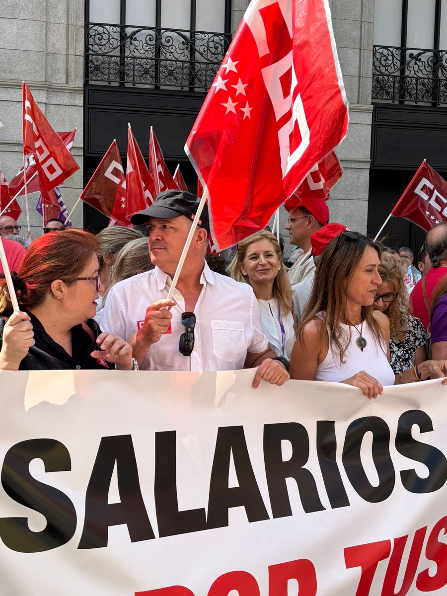 👩‍⚕️👨‍🏫👨‍💻👩‍🔧
El empleo público necesita:
➡️ Estabilidad
➡️ Formación y promoción
➡️ Relevo generacional
➡️ Digitalización con justicia social
Sin eso, no hay futuro para los servicios públicos. #SinTiNoFunciona
#8J #CumpleLoPactado

<a href="/zupo21/">Mariano Martín ✊</a> <a href="/fssccoo/">FSS-CCOO</a>