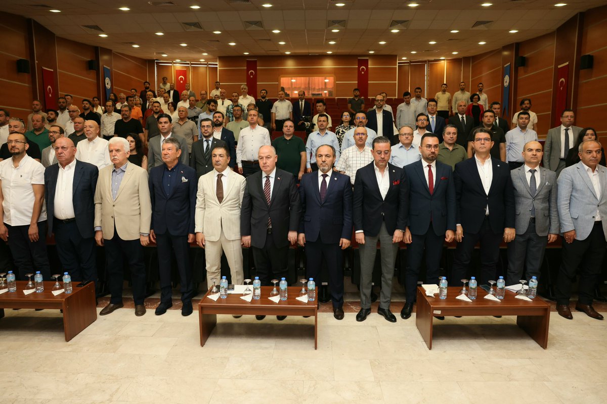 EYS 2025 kapsamında düzenlenen “Denizli Ekonomisi Paneli” ile üniversitemizde ekonomi, bilim ve yerel aktörler bir araya geldi.

Denizli Valimiz Ömer Faruk Coşkun’un teşrifleriyle başlayan “Denizli Ekonomisi Paneli”, üniversite, kamu ve sanayi temsilcilerini aynı platformda