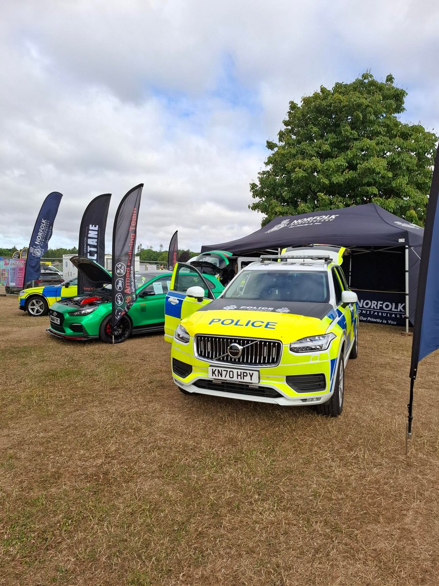 NSRAPT's tweet image. Our roads policing officers were amongst the thousands of attendees at last weekend’s Ink and Engines Fest at the Norfolk Showground 🚓
The team were on hand to advise on legal modifications, road safety and even had a word with a certain superhero…
