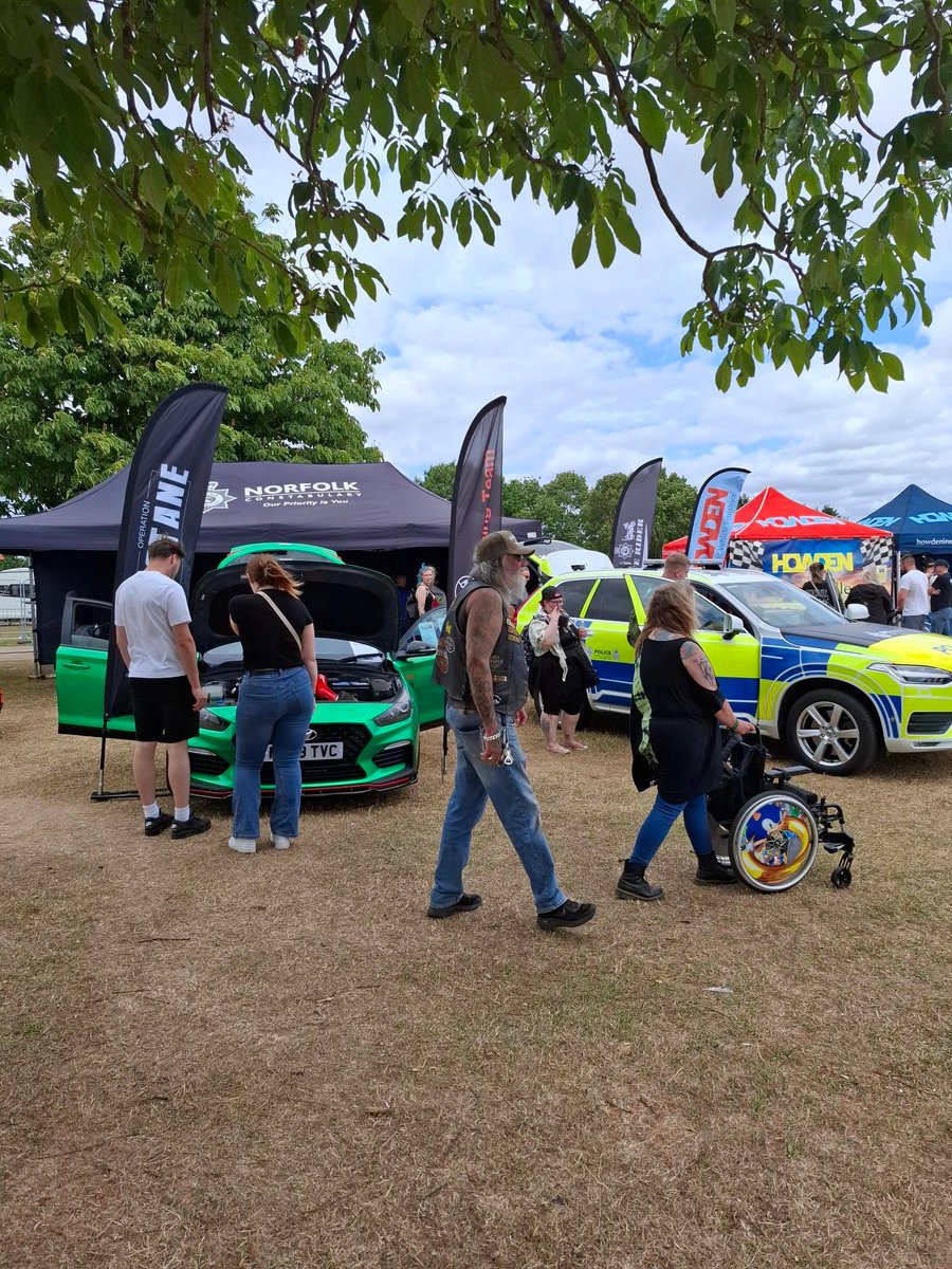 NSRAPT's tweet image. Our roads policing officers were amongst the thousands of attendees at last weekend’s Ink and Engines Fest at the Norfolk Showground 🚓
The team were on hand to advise on legal modifications, road safety and even had a word with a certain superhero…