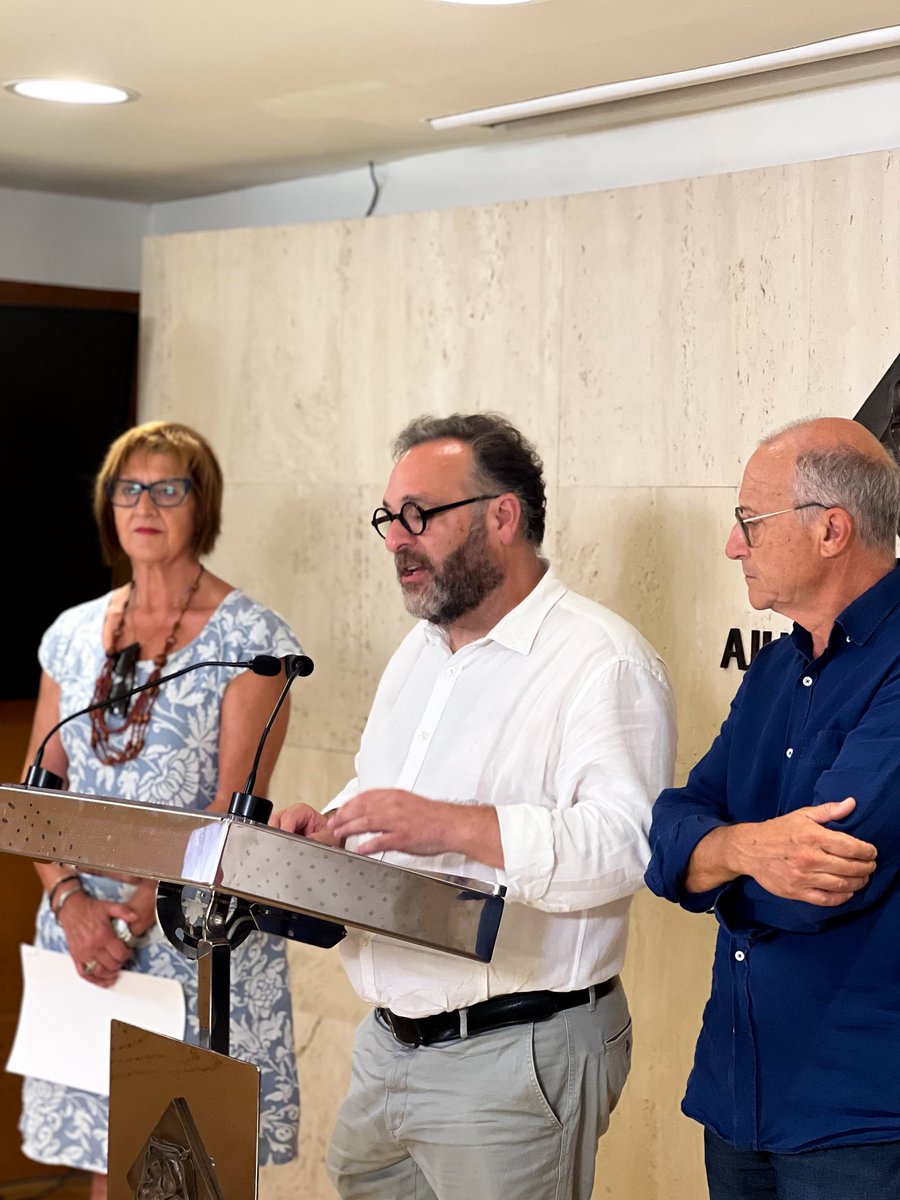 ERCReus (@ercreus) on Twitter photo ➡️ El regidor <a href="/daresa72/">Dani Recasens</a> presenta el ‘Memorial Joaquim Mallafrè. De Tribu i de Polis' per retre homenatge al traductor i lingüista Joaquim Mallafrè i per posar en valor el paper de la traducció literària com a pont entre llengües i cultures.
Més ℹ️ a shorturl.at/TvYxa ➡️ El regidor <a href="/daresa72/">Dani Recasens</a> presenta el ‘Memorial Joaquim Mallafrè. De Tribu i de Polis' per retre homenatge al traductor i lingüista Joaquim Mallafrè i per posar en valor el paper de la traducció literària com a pont entre llengües i cultures.
Més ℹ️ a shorturl.at/TvYxa