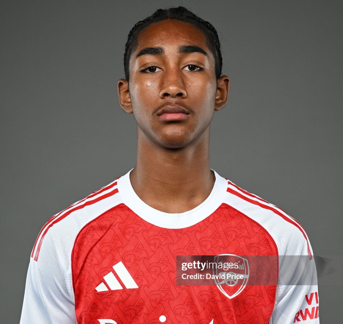 Marli Salmon’s first photocall with the Arsenal U21s/U18s.