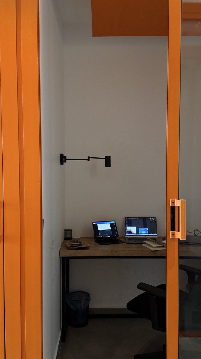 مساء الخير 🫶🏻☀️

ابشركم صرت حيادي 
واشتغل على اليستريتور وكانفا 🥰👏🏻

على وش تشتغلون؟