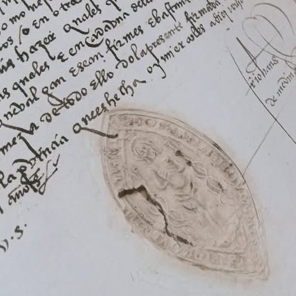 ahpsevilla's tweet photo. #Sellodeplaca que representa la figura de Jesús atado a la columna con lo que parecen látigos de flagelación romana, localizado en un libro #protocolonotarial del oficio nº. 6 del Distrito de #Utrera, de la escribanía de Juan Ruiz (1537). Sig. 20328P.
#ArchivosAND #CulturaAND https://t.co/9al7S3DedW