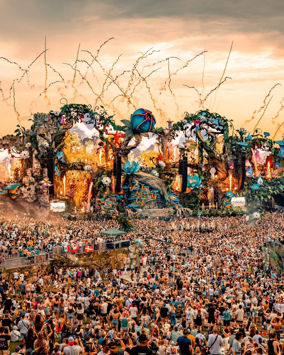 The countdown is ON!  Tomorrowland Thailand 2026 kicks off a decade of unforgettable nights in Chon Buri!

Get all the details here: daverave.co.uk/2025/07/08/tha…