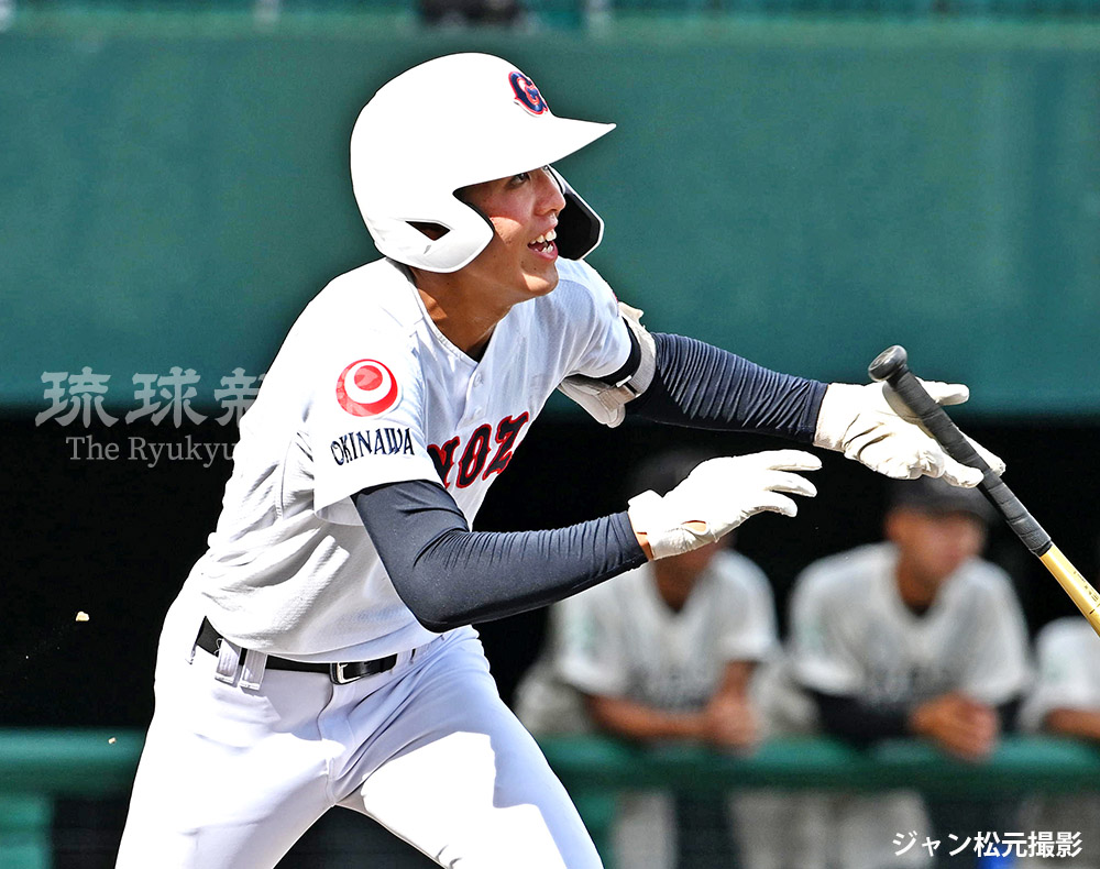 ryukyushimpo_ph's tweet image. 全国高校野球選手権沖縄大会 沖縄尚学と宜野座が4強入り
ryukyushimpo.jp/news/sports/en…
第107回全国 #高校野球 選手権沖縄大会は6日、準々決勝を行い、沖縄尚学と宜野座が4強入りです。#沖尚 は美来工科を2―0で下し、2年ぶり29度目。#宜野座 はKBCを延長十回の末に1―0で破り、11年ぶり11度目の4強です。