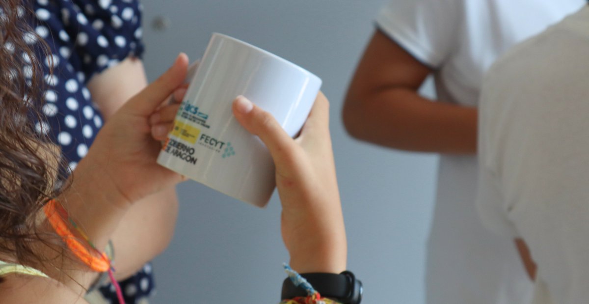 ¡Los ganadores del sorteo InvestIACS disfrutan de una visita científica al CIBA! 👏

El 4 de julio, el IACS recibió en el CIBA a los ganadores del sorteo celebrado en el marco del proyecto InvestIACS – ¡Aquí hacemos ciencia! @fecyt_ciencia

Noticia en 🔗 divulga.iacs.es/los-ganadores-…