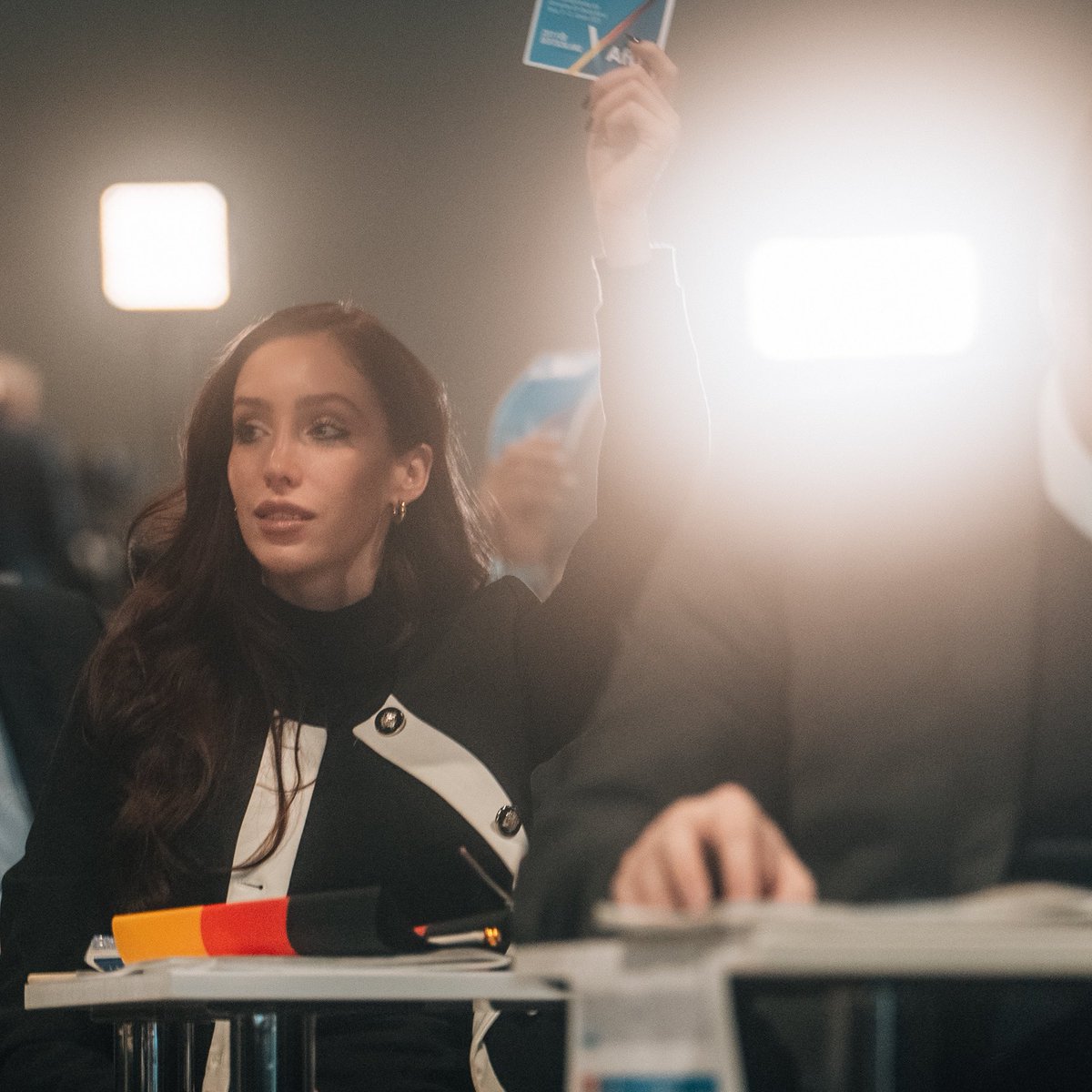 Jede Frau in Europa sollte rechts wählen - und zwar sofort.
Was sich hier abspielt, betrifft uns alle. Es ist nicht nur durch und durch frauenverachtend – es ist eine offene Kampfansage an unsere westlichen Werte und unser Leben.

Eine Plattform namens NikkahGram bietet
