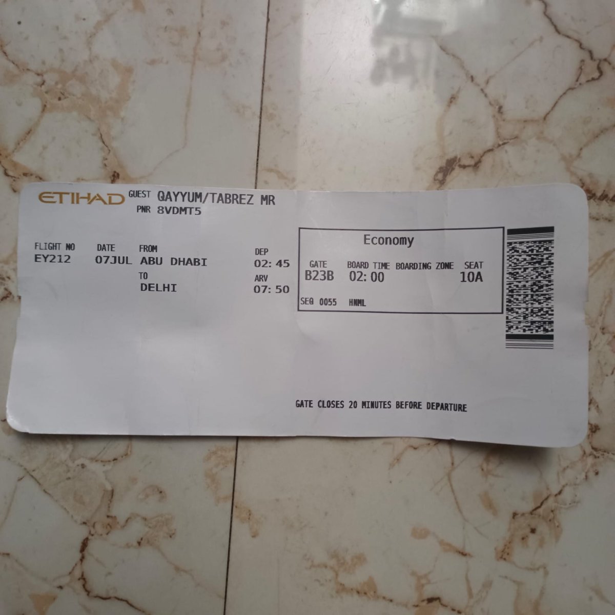 AiraNewsAgency's tweet photo. ✈️ Etihad Airways ने मुझे फ्लाइट से जबरन निकाल दिया!
6 जुलाई को मैं 44 यात्रियों के ग्रुप के साथ अबूधाबी से दिल्ली आ रहा था।
@EtihadAirways ने कहा "Flight Overbooked है,आप नहीं जा सकते!
#EtihadFail #TravelAbuse
@indiandiplomats @etihad @PIBHomeAffairs @GovtOfIndia_ @narendramodi https://t.co/wSwvFGRT7b