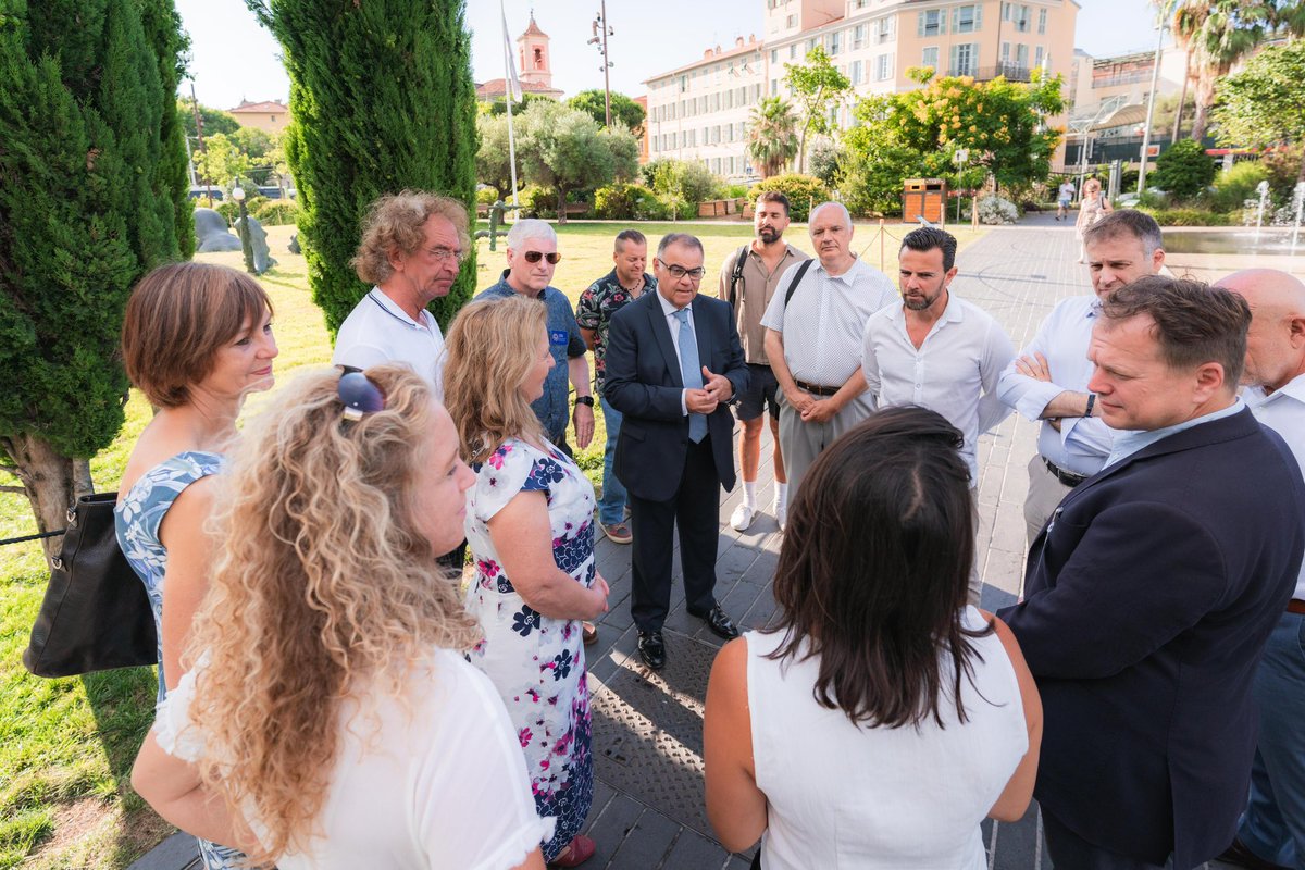 Pierre-Paul Léonelli (@ppleonelli) on Twitter photo 🌿🇪🇺 Fier d’avoir accueilli le jury de l’Entente Florale Europe à Nice, seule grande ville 🇫🇷 sélectionnée cette année aux côtés de Nantes !
Sous l’impulsion de <a href="/cestrosi/">Christian Estrosi</a>, nous transformons Nice en ville verte & bleue de Méditerranée : 1ère en patrimoine arboré 🌳, véritable 🌿🇪🇺 Fier d’avoir accueilli le jury de l’Entente Florale Europe à Nice, seule grande ville 🇫🇷 sélectionnée cette année aux côtés de Nantes !
Sous l’impulsion de <a href="/cestrosi/">Christian Estrosi</a>, nous transformons Nice en ville verte & bleue de Méditerranée : 1ère en patrimoine arboré 🌳, véritable
