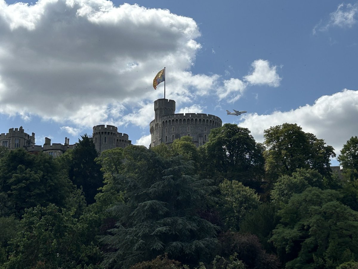 Windsor awaits. Some reports are saying Macron is “first European leader” to pay state visit since Brexit (2016). Odd that Kings of Spain (2017) and Netherlands (2018) are not “leaders”. #Macron
