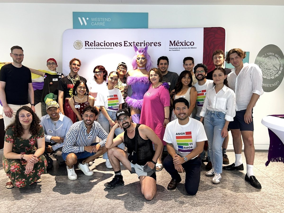 🌈✨ ¡Así se vivió nuestro Encuentro LGBTQIA+ en el Consulado!

Un espacio seguro e informativo para compartir, aprender y celebrar la diversidad en colaboración con la organización Aids-Hilfe #Frankfurt y la artista drag Barbie Q.

📸 Aquí algunos momentos⤵️
#ZonaSegura