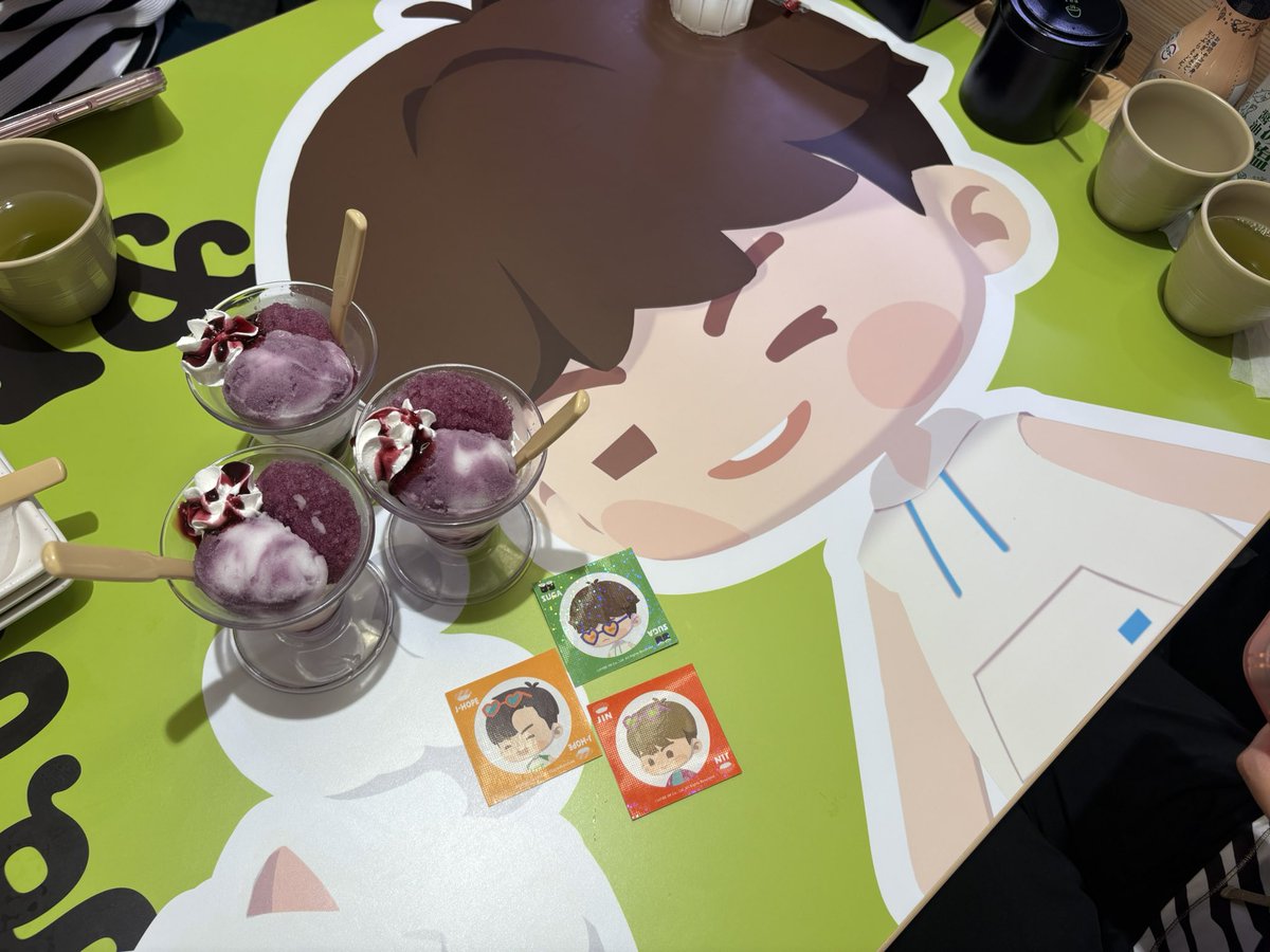 昨日だけど、令和7年7月7日の縁起のいい日にホビペンさん3人でスシローのコラボ店舗行ってきたよ🍣✨
店員さんもめっちゃ親切で、写真もたくさん撮れて、🐨のWラ観ながらの🍣は最高でした😊