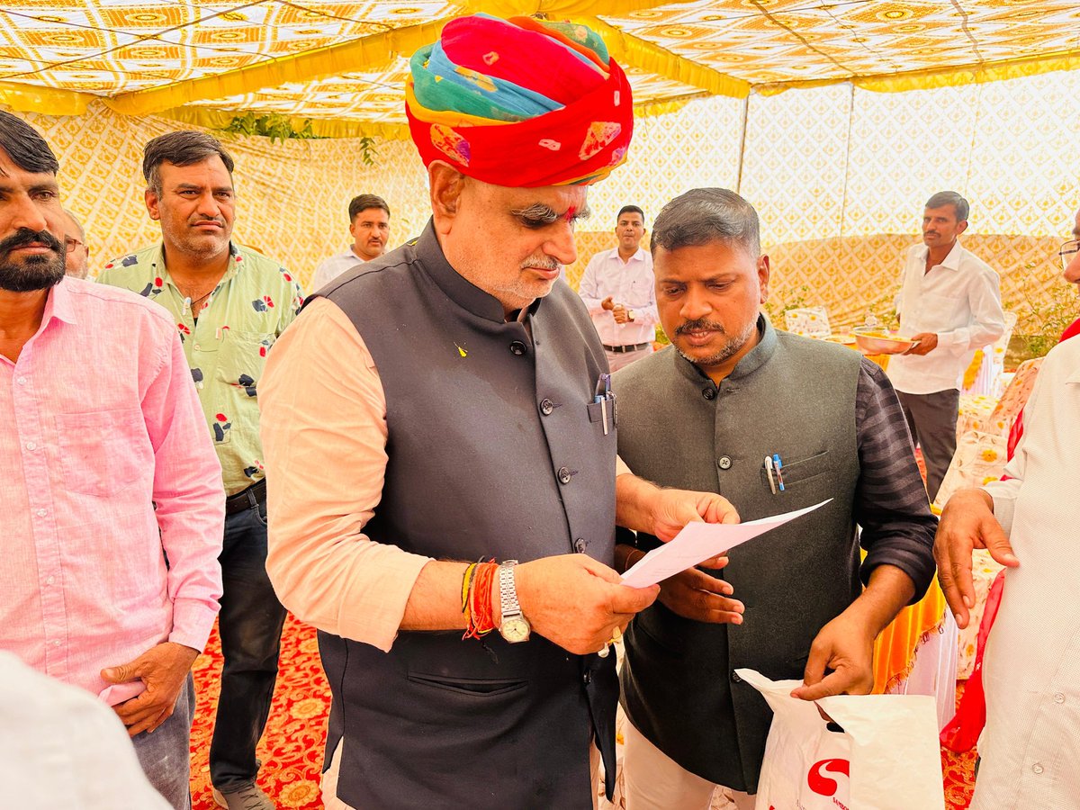 GSBothra's tweet photo. राजस्थान सरकार में नगरीय विकास, आवासन एवं स्वायत्त शासन राज्य मंत्री (स्वतंत्र प्रभार) श्री झाबर सिंह जी खर्रा को जन्मदिन की हार्दिक बधाई एवं शुभकामनाएं।
वीर प्रभु से आपके उत्तम स्वास्थ्य एवं दीर्घायु जीवन की मंगलकामना करता हूं।
@officialkharra #JhabarSinghKharra #GSBothra https://t.co/e7aP3kc0u6