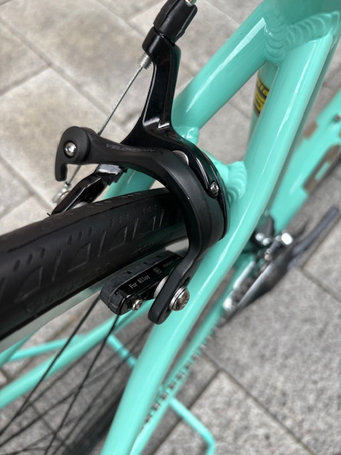 IKB_Bianchi's tweet photo. 【最初の一台】
ビアンキ神戸店です。
『 NIRONE7 SORA 』
ロードバイクを始めてみようと思っている方にはこちらニローネ7がおすすめ!
サイクリングやグループライド、イベント参加などそれぞれに楽しんで頂けます。
#ビアンキ神戸 #ワイズロード神戸 #bianchi #ロードバイク #nirone https://t.co/ieO8SWJcBD