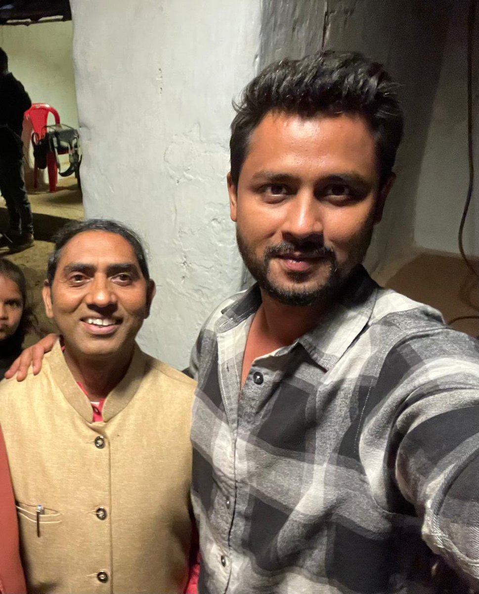 निर्मल पाठक की घर वापसी, मामला लीगल है एवम् ग्राम चिकित्सालय के निर्देशक और दोस्त राहुल पांडेय के साथ । 
डॉ सागर
