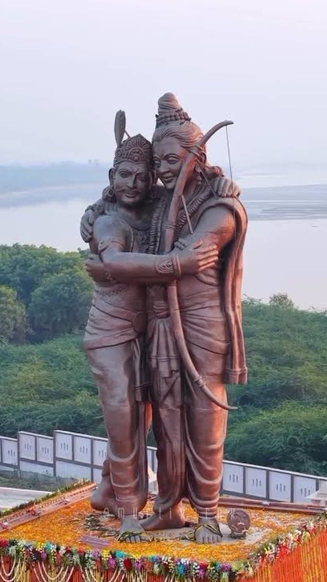 📍 Prayagraj: A 51-foot-tall bronze statue of Bhagwan Shri Ram lovingly embracing Nishadraj unveiled in a 10-acre park 🚩