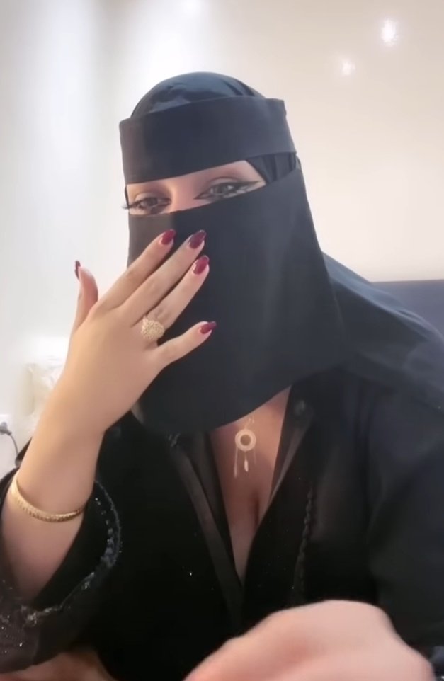 امي تقول لي الف رجال  يتمناك

 فيه احد من الالف هنا ولا مافي الكل يرد بصدق!🌹😆