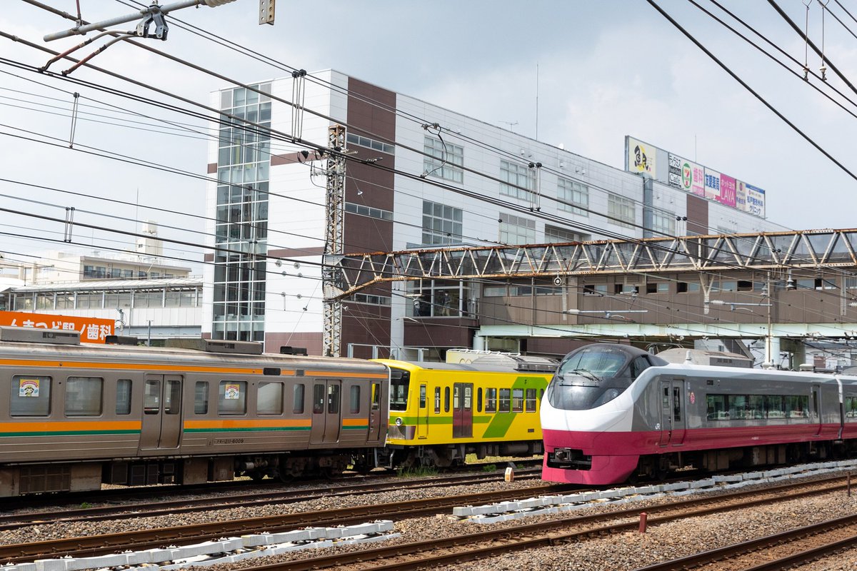 2025/7/8
9597レ(〜着後入換)
※車両譲渡に伴う甲種輸送
DD200-6[愛]+211系2両(元シスGG9編成)

JR東海211系の流鉄への譲渡に伴う甲種輸送、本日1編成目が馬橋へ到着しました

到着後は授受線へ入換を実施、5000形「なの花」と連結して留置となりました