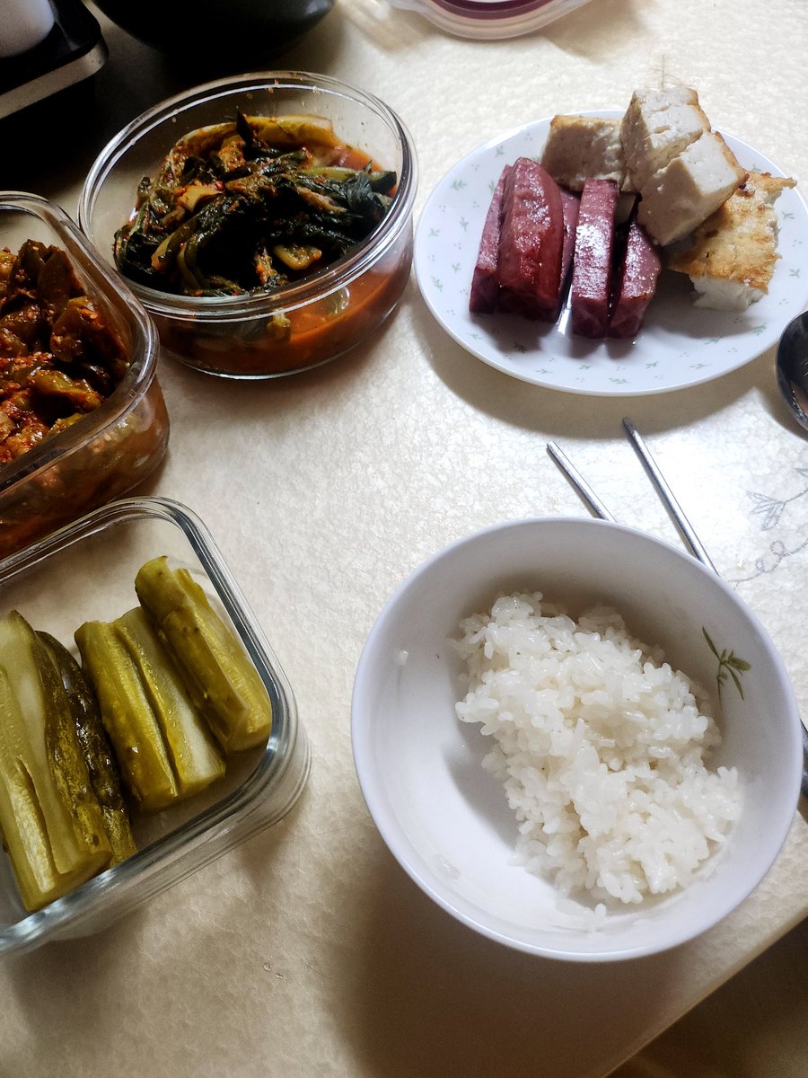 어제먹은 할머니표 집밥
#밀또먹 #밀크티냠