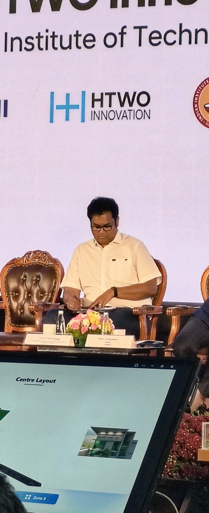 RashmiUdayKumar's tweet photo. Rare to see a Minister taking notes during an event but that's Dr @TRBRajaa , Hon'ble Minister for Industries, TN for you. Absolute pleasure to hear him at the unveiling of Hyundai HTWO Innovation Centre at @iitmadras #DiscoveryCampus in Thaiyur. @HyundaiIndia @Hyundai_Global https://t.co/tHur5wX7uq