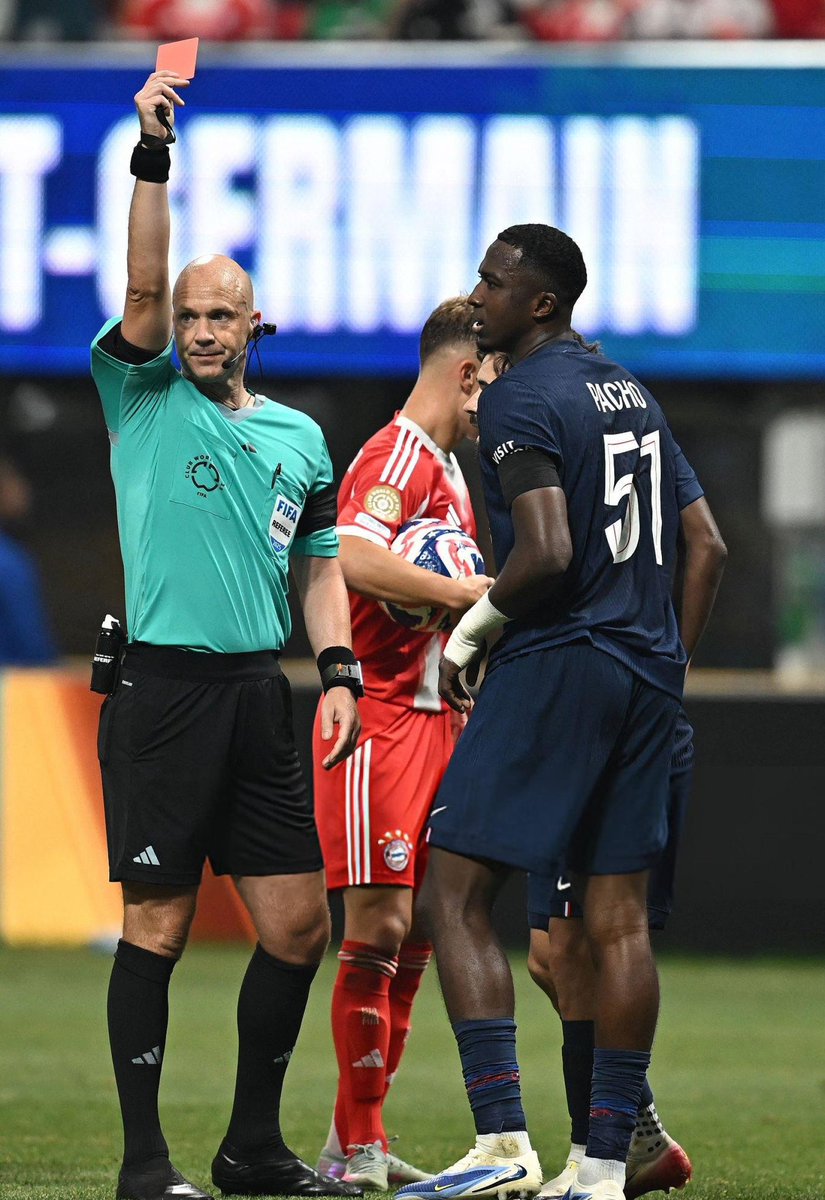 Media Parisien tweet media