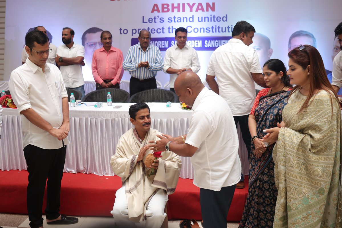 amitspatkar's tweet image. This is not just a tribute — it’s a living legacy.

On the birth anniversary of my father, Late Shri Sakharam (Dipu) Patkar, our free cardiac ambulance service completes 4 impactful years — having attended over 1,300 emergencies and helped save more than 1,000 lives.

We carry…