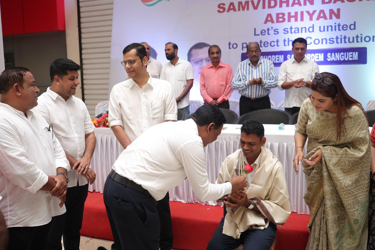 amitspatkar's tweet image. This is not just a tribute — it’s a living legacy.

On the birth anniversary of my father, Late Shri Sakharam (Dipu) Patkar, our free cardiac ambulance service completes 4 impactful years — having attended over 1,300 emergencies and helped save more than 1,000 lives.

We carry…