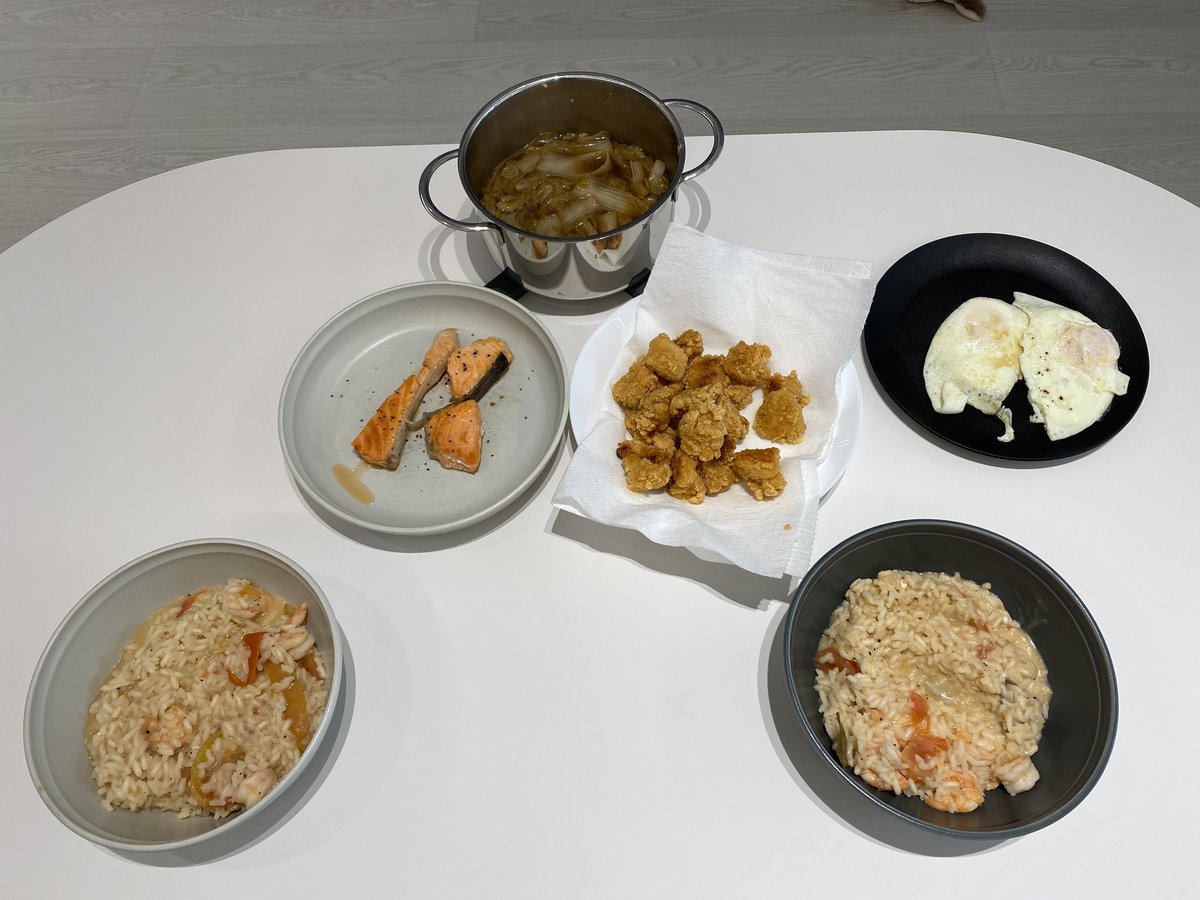 鮮蝦西班牙頓飯
嫩煎鮭魚
香煎雞蛋
酥炸雞丁
壽喜燒白菜