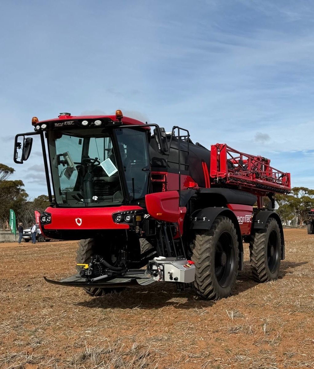 🚜 Big country needs big capability. The Condor Endurance II delivers with serious speed, capacity and control, all in one machine. Got questions? We’re just a message away. #AgrifacInAction #Agrifac #AgrifacAU