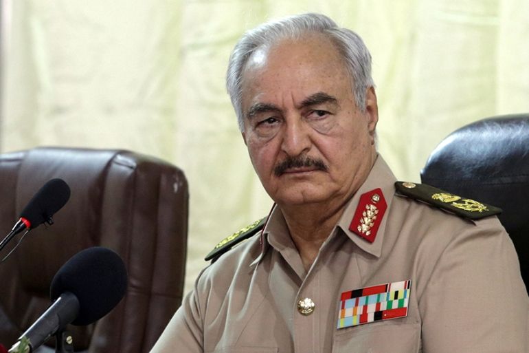 Η κυβέρνηση θα μάθει με επώδυνο τρόπο,ότι οι μουσουλμάνοι δε γίνονται φίλοι. Μπορεί να τους στηρίξεις, να τους δώσεις τα πάντα αλλά θα έρθει η ώρα που θα στη φέρουν. Είναι ο νόμος του προφήτη τους. Θα τα βρουν μεταξύ τους και θα σου επιτεθούν.