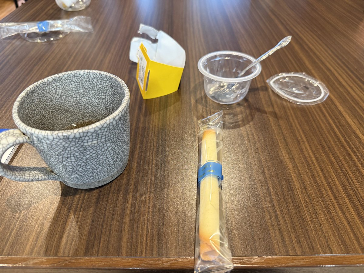 今日のおやつはヨックモックのシガールです