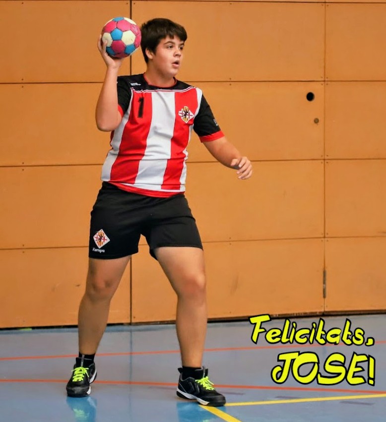 ‼️Avui en @jose_og08 , jugador del nostre #chvic_juvenil , celebra el seu aniversari.
Moltes felicitats, Jose! Que passis un gran dia!
🔴⚪🔴⚪🔴
#orgullósdeserdelVic
