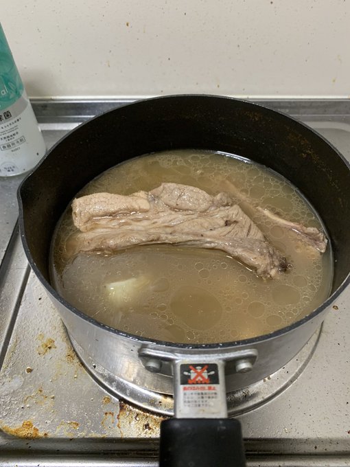 肉汁の溶け出した香辛料とニンニクのスープ
一杯で一日分の活力を生む 