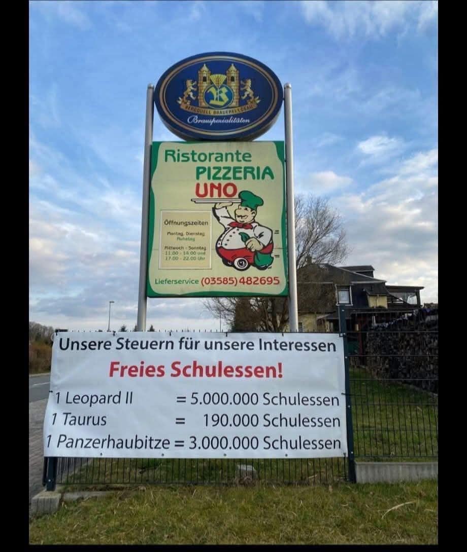 Guten Morgen meine lieben Kaffeepragmatiker... 👋😉☕️☕️🌤️🇩🇪💙💯 ...ich wünsche uns einen entspannten diensTAG.

Übrigens: "Vom organisierten Geld regiert zu werden, ist genauso schlimm, wie vom organisierten Verbrechen regiert zu werden." (Franklin D. Roosevelt)