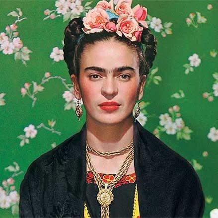 "Tellement absurde et éphémère est notre passage dans ce monde, que la seule choses qui me rassure c'est la conscience d'avoir été authentique... D'être la personne la plus ressemblante à moi-même que j'aurais pu imaginer."
Frida Kahlo