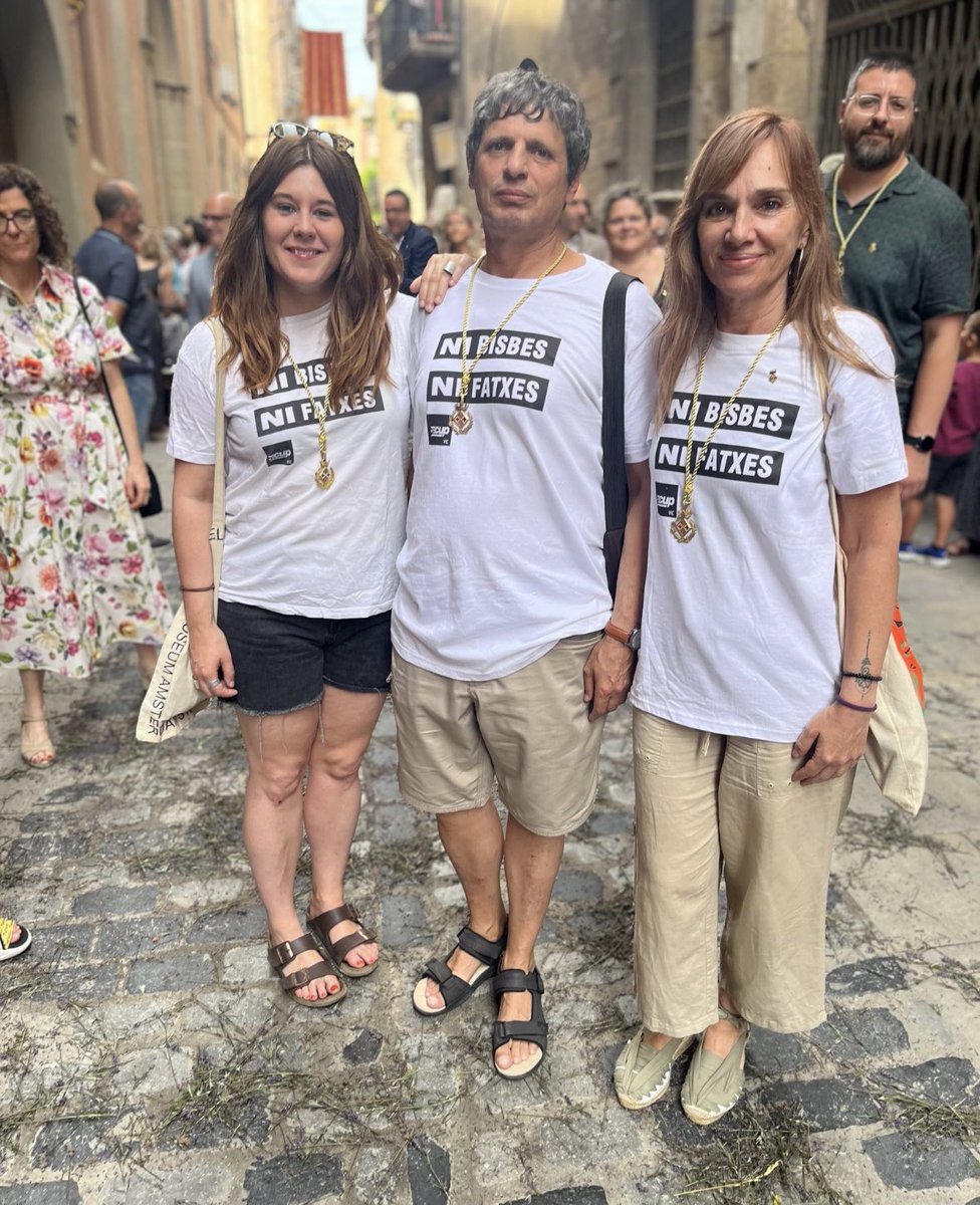 Una vegada més s'ha comprovat que seguint votant a Junts, Ara-Vic, ERC, Cup, PSC i Comuns a l’ <a href="/aj_vic/">Ajuntament de Vic</a> , és votar i apostar per implantar l'Islam més radical a la nostra ciutat

A #Vic tan sols queda l’Anglada

#PrimerElsDeCasa
#SOMI