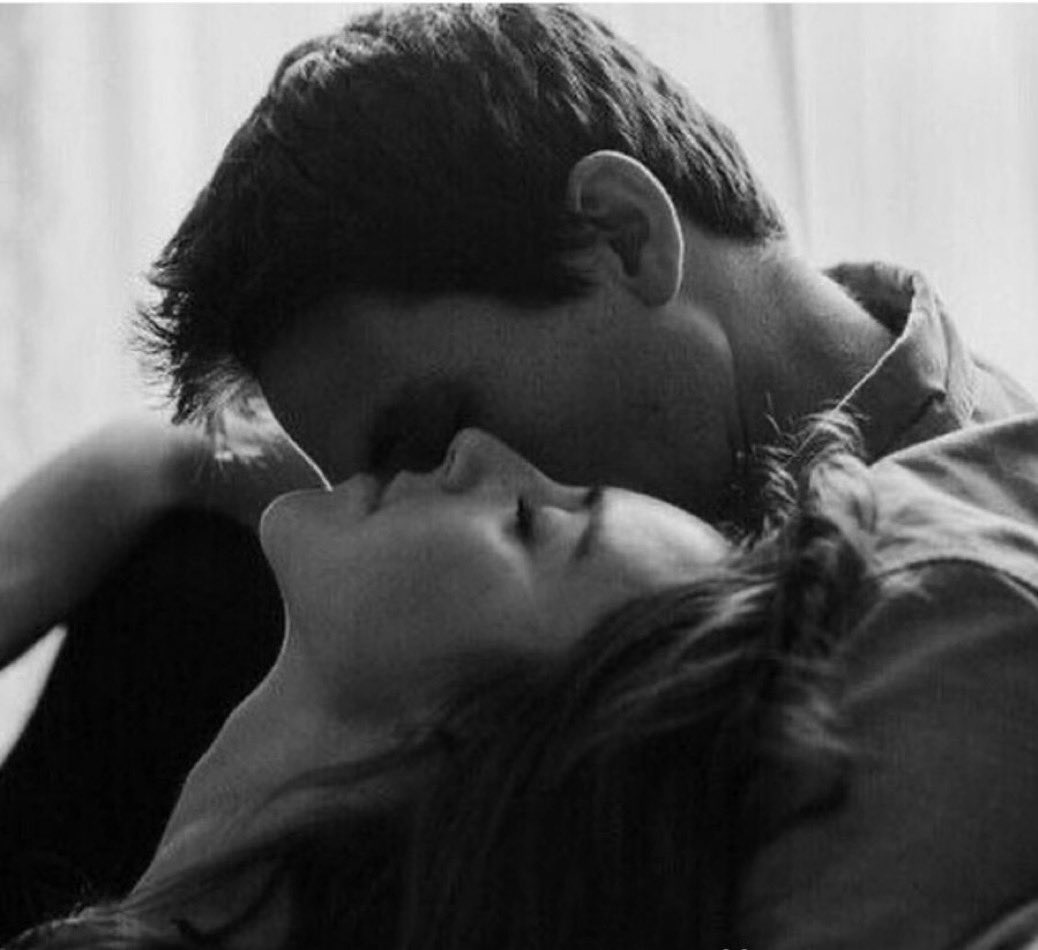 لم تكن الخيبات هي نهاية
الطريق ..
بل بداية الحياة ..
بـ أشخاص مختلفين ..
فـ منذ أن أحببتك ..
ايقنت بـ أنك مختلف ..
انقذت العالم بداخلي ..
وأحببت معك الحياة ..

#غرامي_أجمل