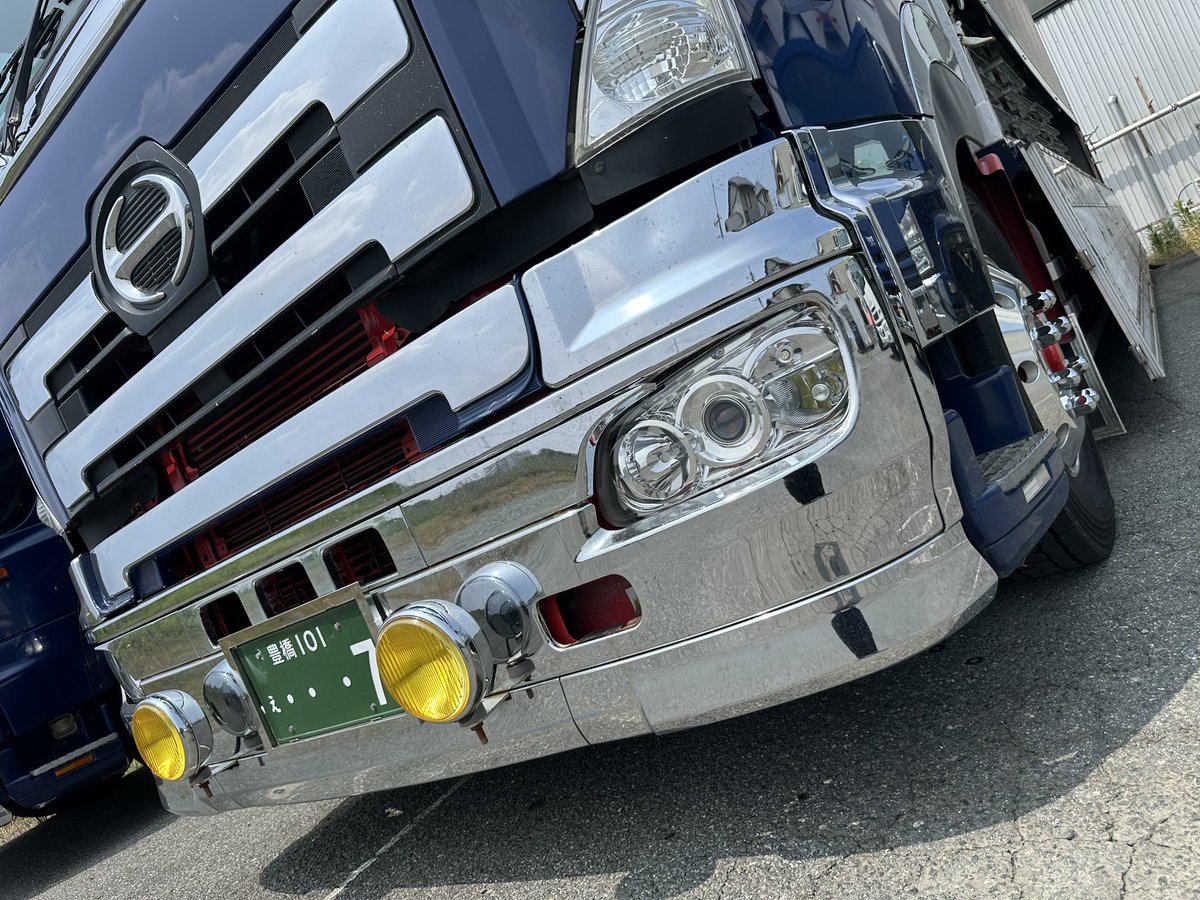 今日はギャルが出てくれるから
休みもらったけど朝から車庫🤣

LS洗車してグラプロの左ヘッド
黄ばみ気になりすぎて水研ぎして
ウレタンクリア吹いてやっと復活🥺
明日は原村で鉄コン降ろして
下伊那郡でプラスして豊橋バック予定🚛