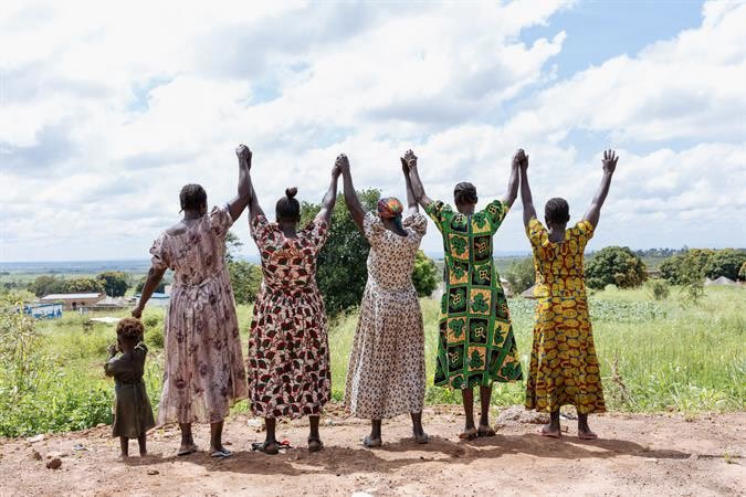 graUganda's tweet image. 𝐖𝐡𝐚𝐭 𝐝𝐨𝐞𝐬 𝐋𝐚𝐧𝐝 𝐦𝐞𝐚𝐧 𝐭𝐨 𝐲𝐨𝐮?
In Uganda, land is not just soil; it's a fundamental resource serving as a basis of income, sustenance, and identity. For the over 70% of Ugandans residing in rural areas, and the 87% rural women smallholders who work in…