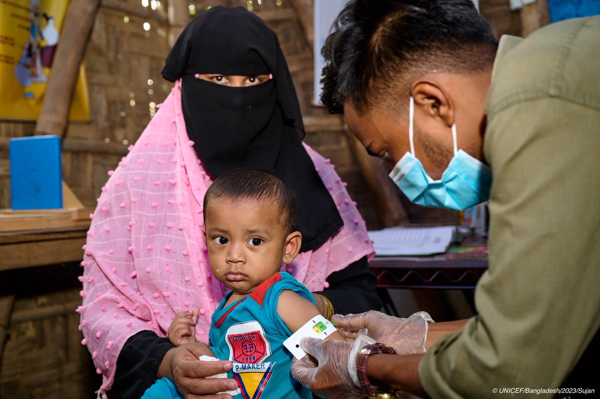 UNICEFBD's tweet image. Rohingya children are facing emergency levels of malnutrition.
With support from @dfat, UNICEF is providing ready-to-use therapeutic food, along with guidance for families on hygiene, nutrition, and complementary feeding to help malnourished children recover.