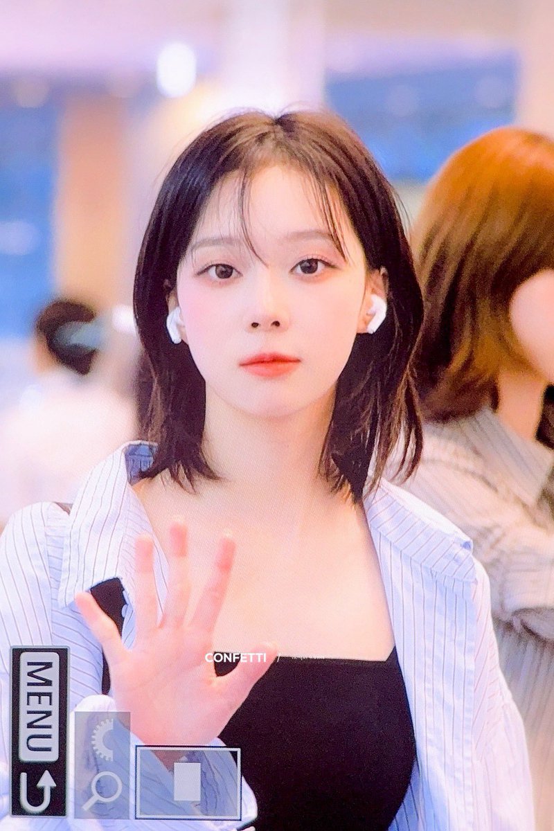 ae_snowflake's tweet image. 🖐🙂                              🖐😏

好き🫰