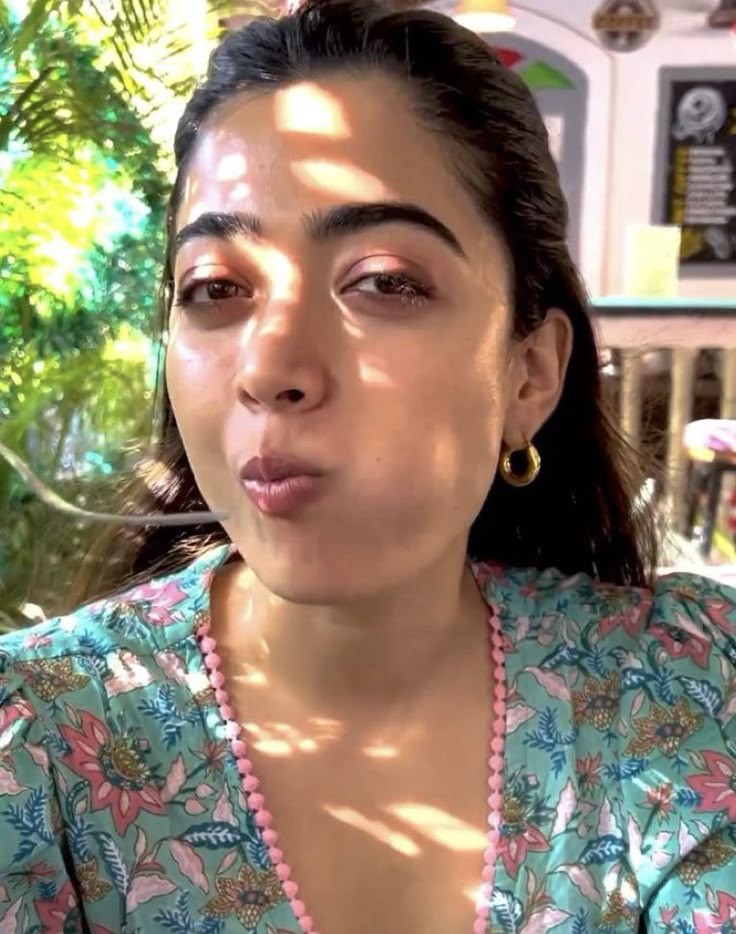 Hotleena1's tweet photo. Ye sab kya ho gya he actress ko 🥲

#KritiSanon #ShraddhaKapoor #RashmikaMandanna https://t.co/zYKLYSgfeR