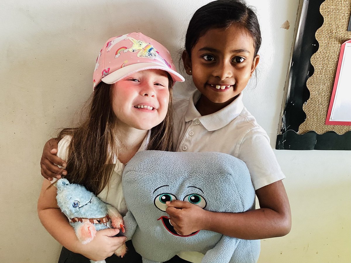 #StAnnesBreakfastClub Sometimes we just need to start the day with a welcoming cuddle from our friends 🥰