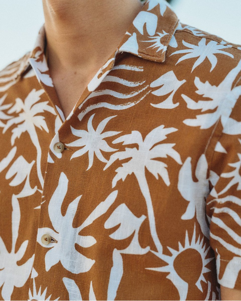 Because every summer wardrobe needs a statement print shirt. remusuomo.com/products/taper…