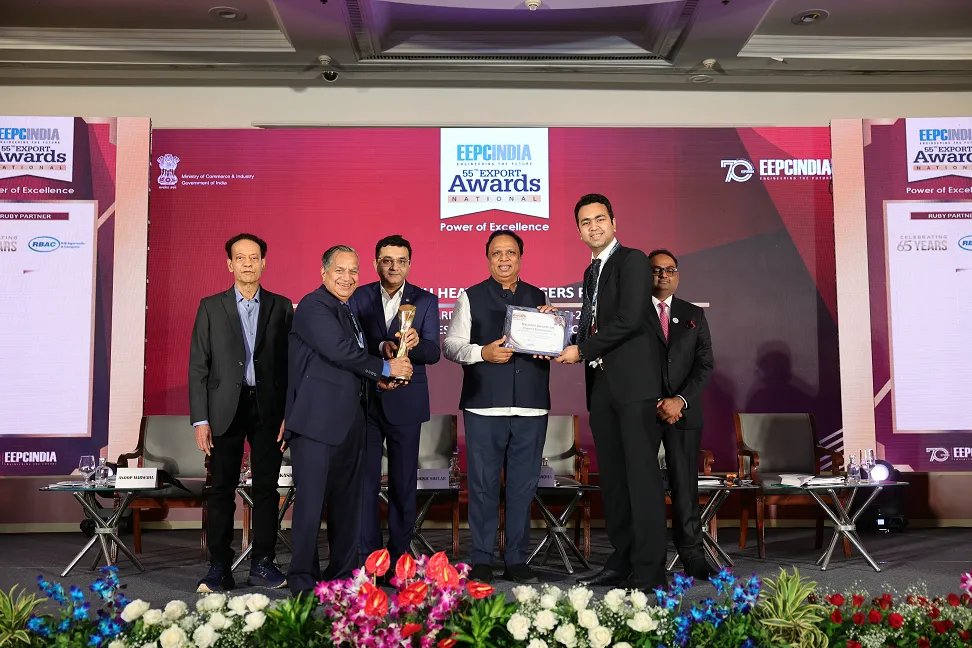 JARNmagazine's tweet image. 📢 @LUVEGroup has announced that its Indian subsidiary, #Spirotech, had been honoured at the national level by the Engineering Export Promotion Council (EEPC) in recognition of its outstanding export performance. 🚢

#HVAC #HVACR #RACHP #Sustainability #CO2Emissions
